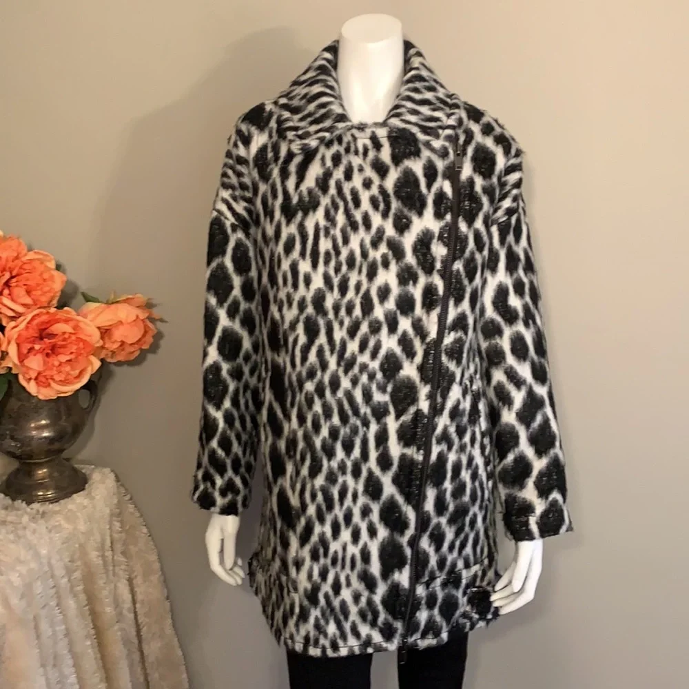 🖤🤍Banana Republic Snow Leopard Cocoon Coat XS/S NWT